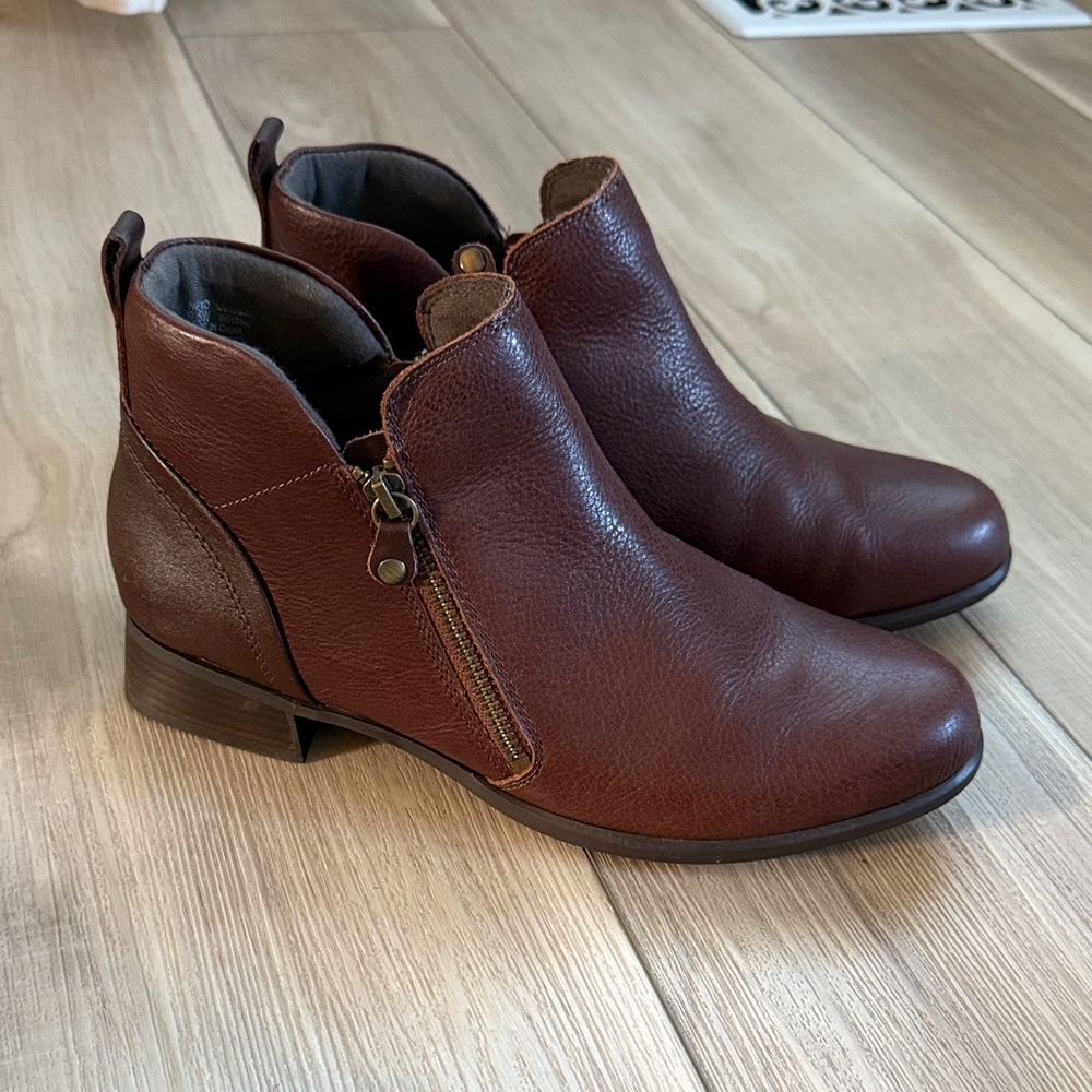 Munro Neko Zip Leather Boots